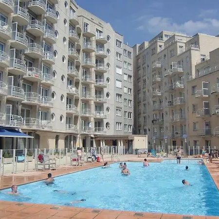 Apartamento Met Zeezicht En Verwarmd Zwembad Ostend