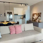 Lejlighed Met Zeezicht En Verwarmd Zwembad *