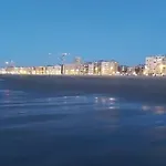 Met Zeezicht En Verwarmd Zwembad Oostende