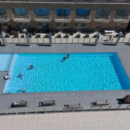 Met Zeezicht En Verwarmd Zwembad *