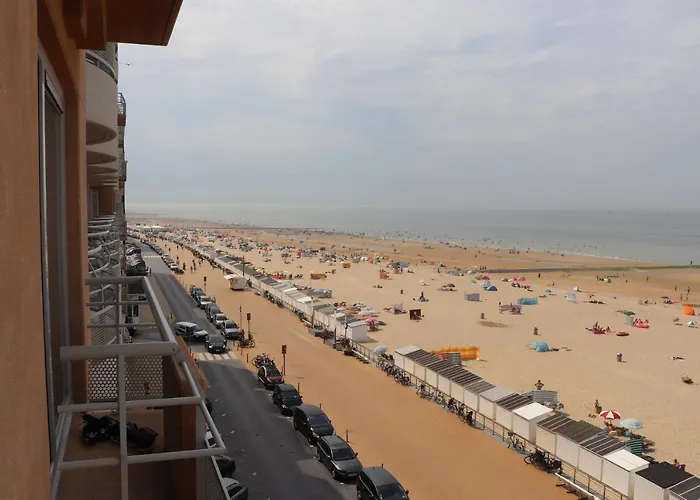 Met Zeezicht En Verwarmd Zwembad Ostend