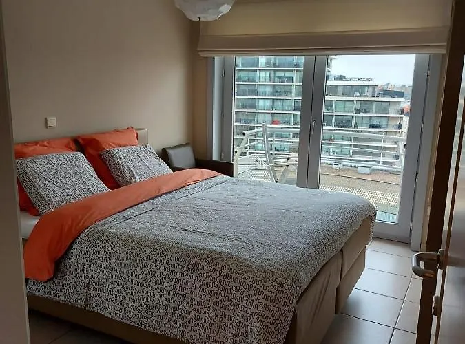 Met Zeezicht En Verwarmd Zwembad Ostend