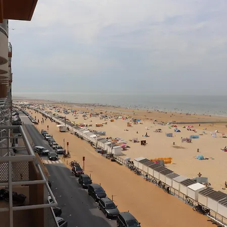 Met Zeezicht En Verwarmd Zwembad Ostend